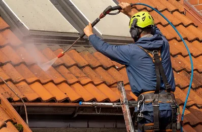 Démoussage et hydrofuge de toiture à Montbras